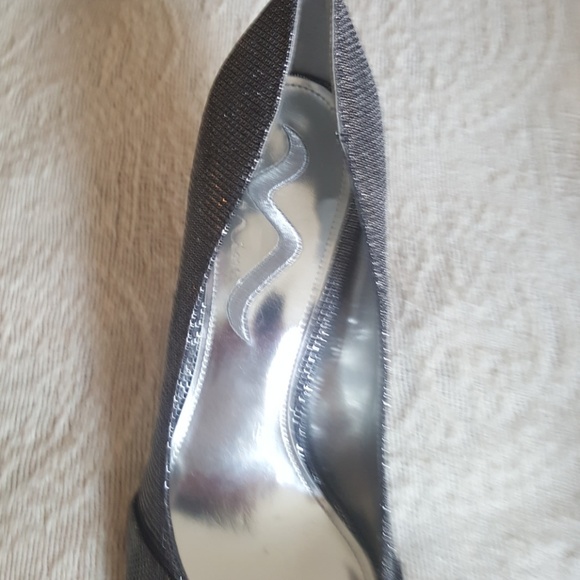 Nina Shoes Silver Metallic Never Used Size 10M - Picture 4 of 5
